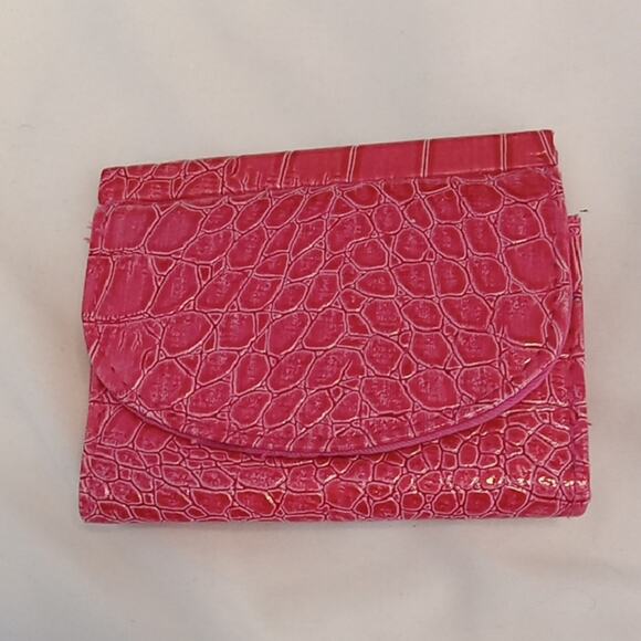 Pink Crocodile Embossed Women's Wallet - Picture 2 of 6